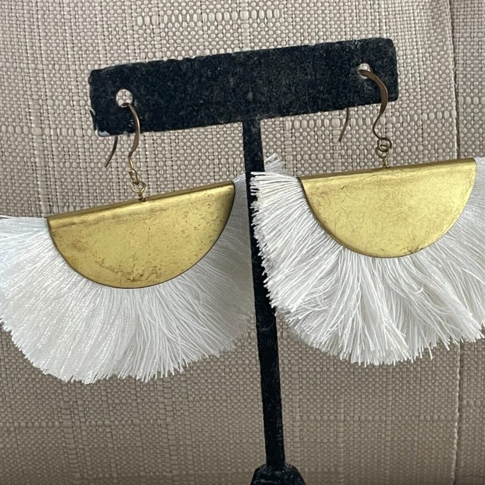 Women Earrings White Tassel Gold Tone Fashion Earring Jewelry unbranded